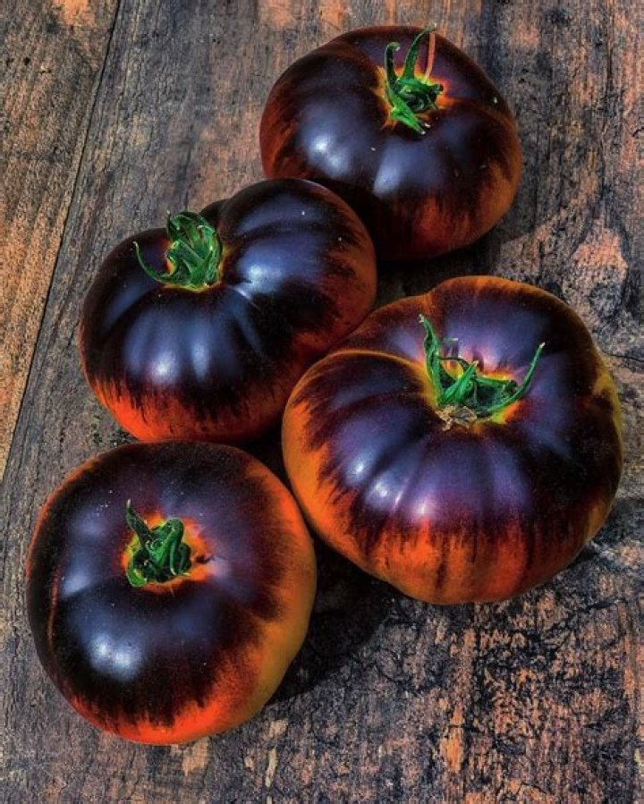 Are there black tomatoes?