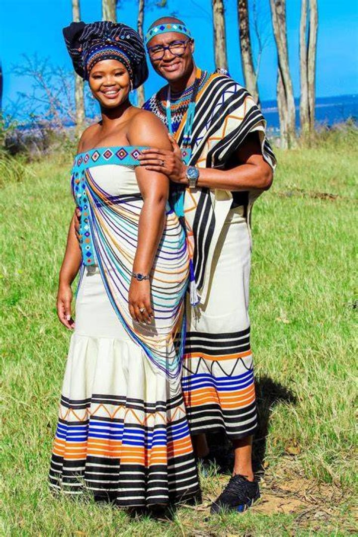 Are Xhosa and Zulu the same family?