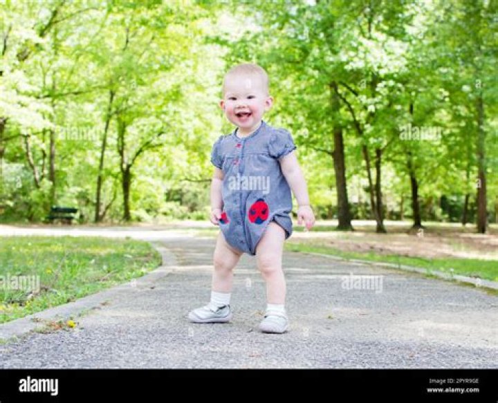 Can 1 year olds walk?