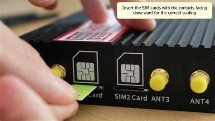 Can a person have 2 SIM cards?