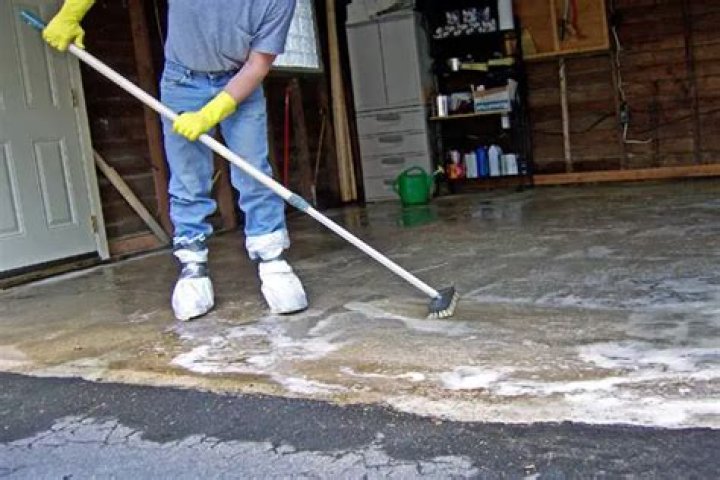 Can old oil stains be removed?
