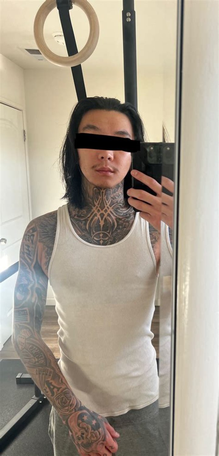 Can Rastas have tattoos?