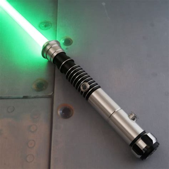 Can Sith have green lightsabers?