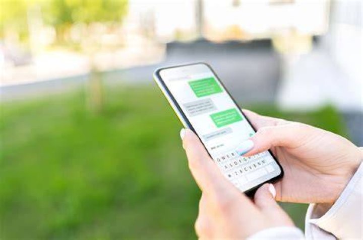Can someone read my text messages from their phone?