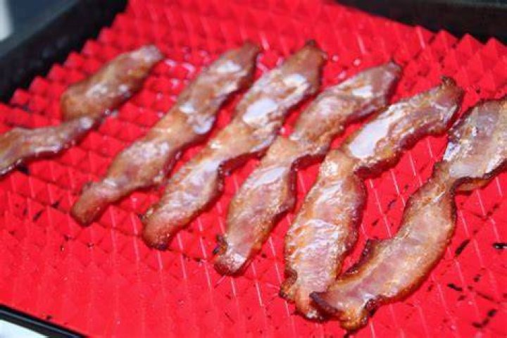 Can you cook bacon on a silicone mat?