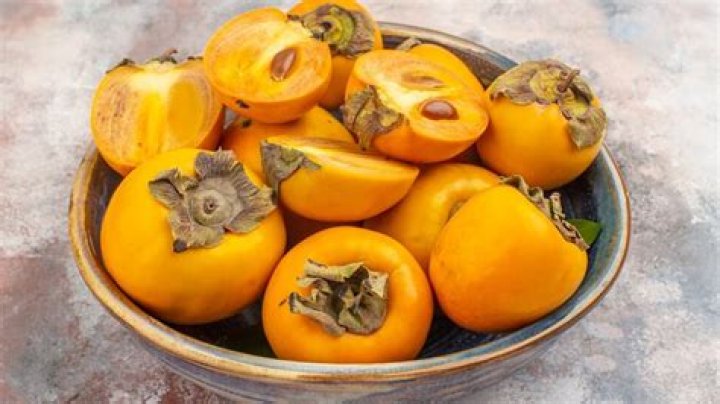 Can you eat persimmon skin?