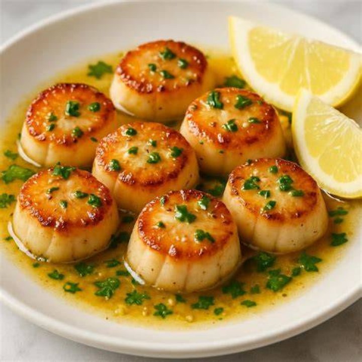 Can you eat the red part of scallops?