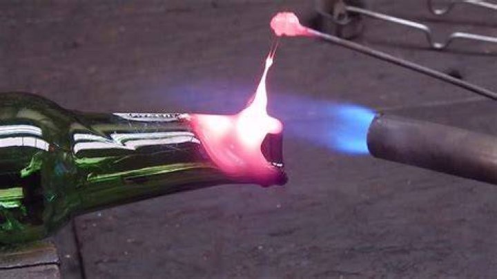 Can you melt glass with a heat gun?