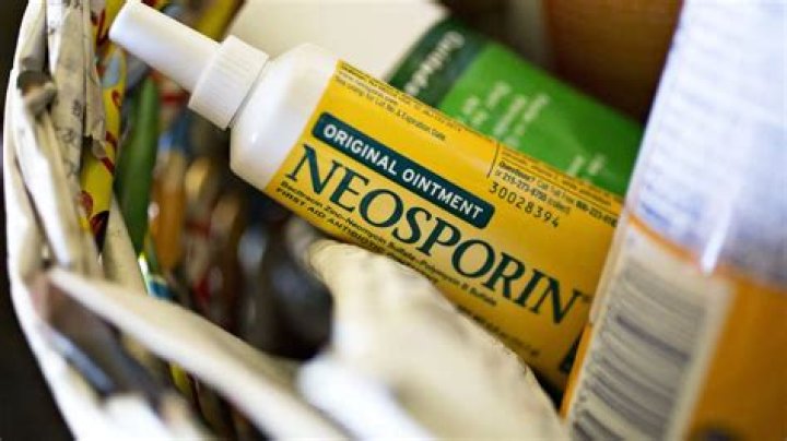 Can you put Neosporin in your eye for pink eye?