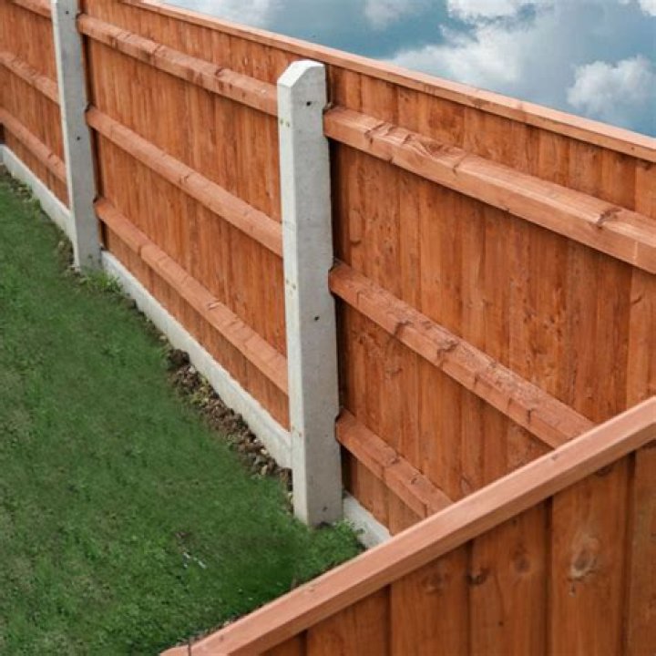 Can you set fence posts with dry concrete?