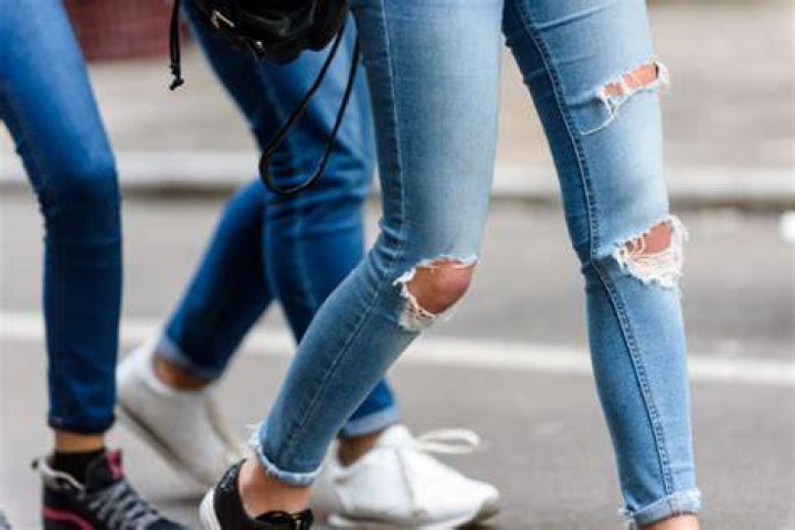 Can you wear ripped jeans to school?