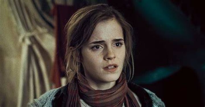 Did Hermione and Harry kiss in Deathly Hallows?