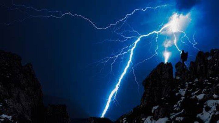 Do fish get killed by lightning?