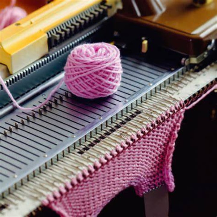 Do knitting machines exist?