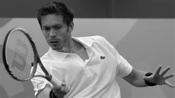 Do tennis players fly commercial?