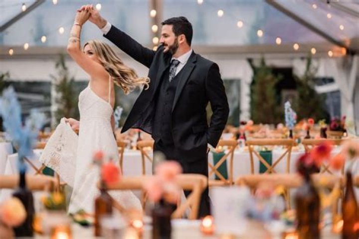 Do you tip the cake maker for a wedding?