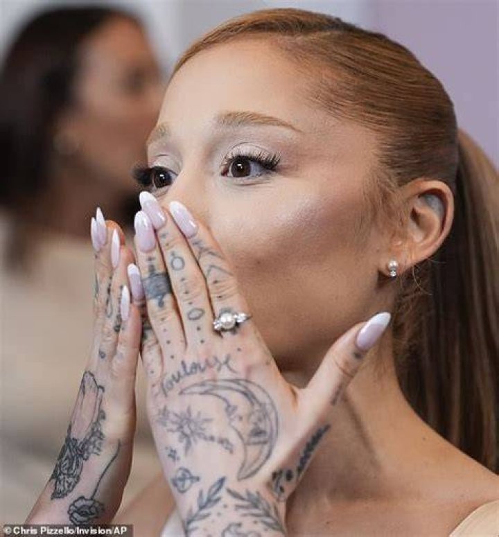 Does Ariana Grande have a tattoo for Mac Miller?