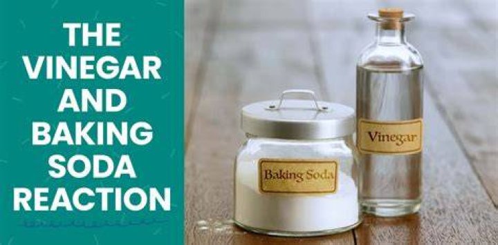 Does baking soda and vinegar unclog bathtub?