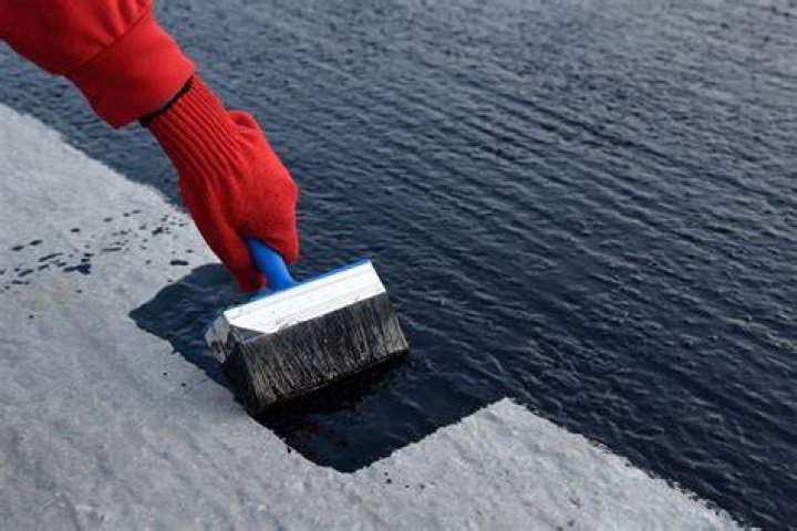 Does bitumen paint stop condensation?