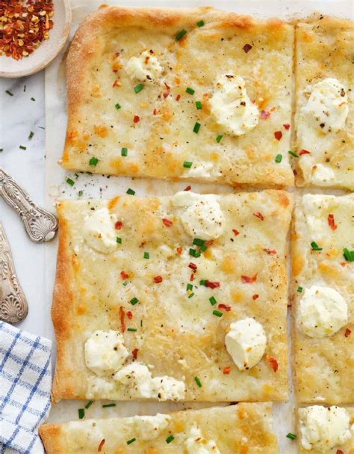Does Cheddar go on pizza?