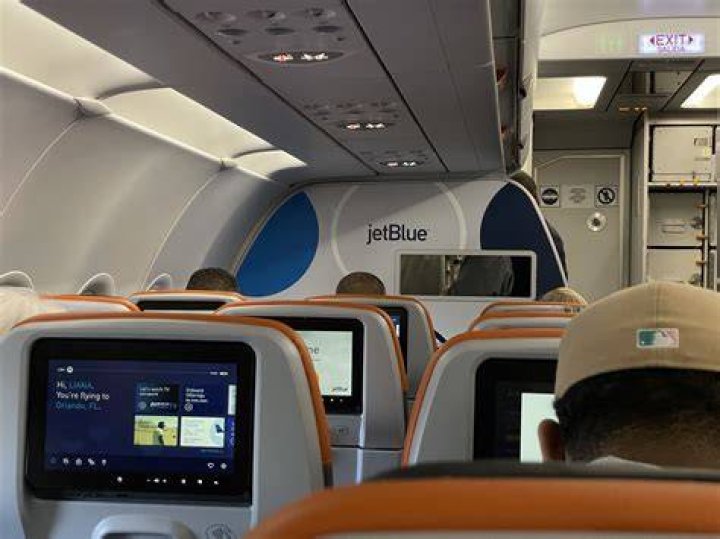 Does JetBlue give you blankets?