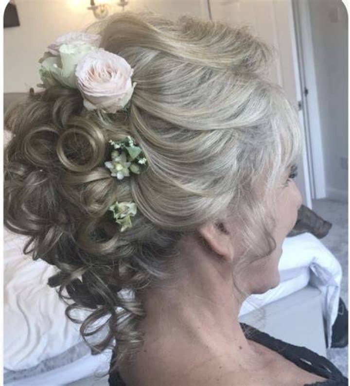 Does mother of groom get hair and makeup done?
