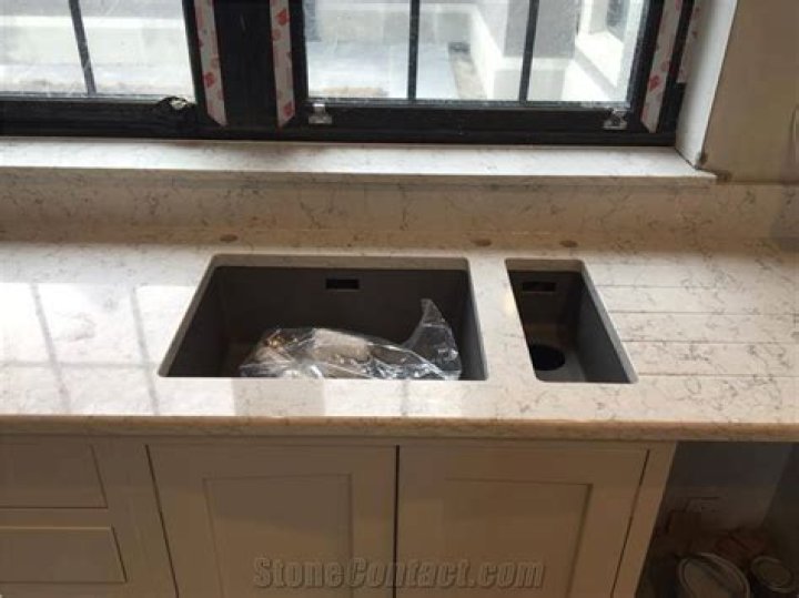 Does vinegar harm Corian?