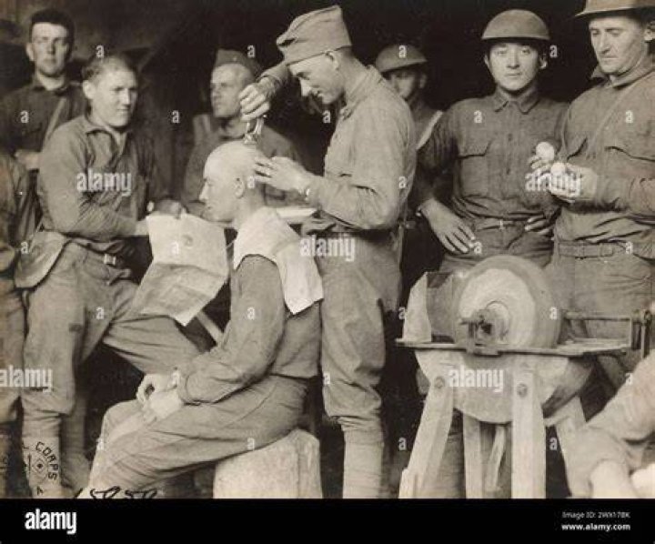 How did soldiers shave in ww1?