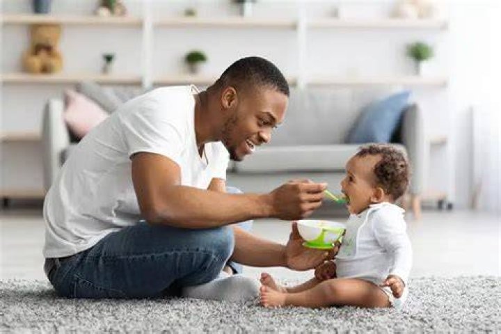 How do I know if my baby is hungry or full?