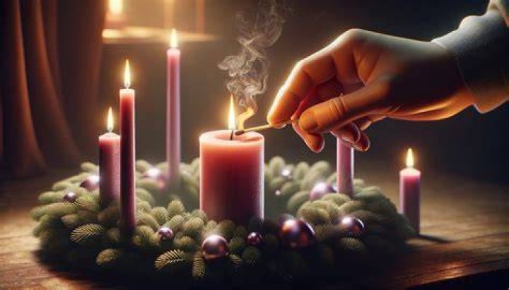 How do you arrange Advent candles?