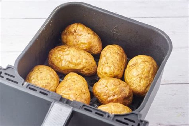 How do you reheat potatoes in an air fryer?