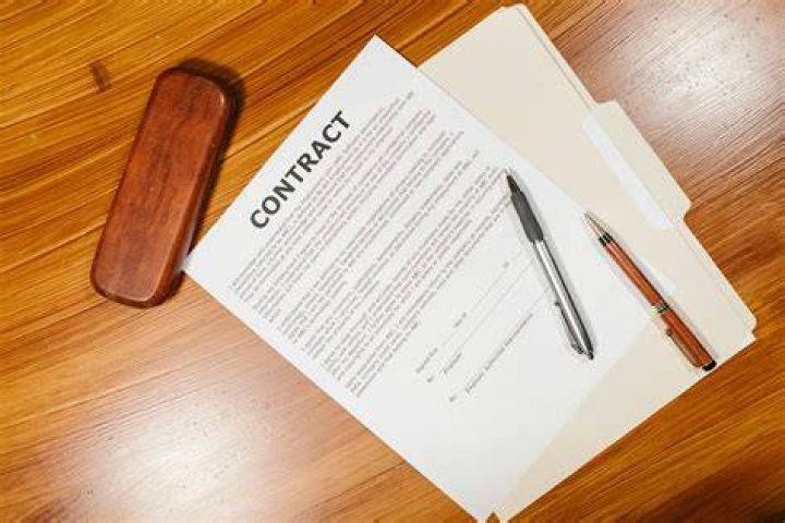 How long is a SEAL contract?