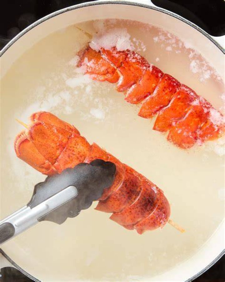 How long until lobster dies in boiling water?