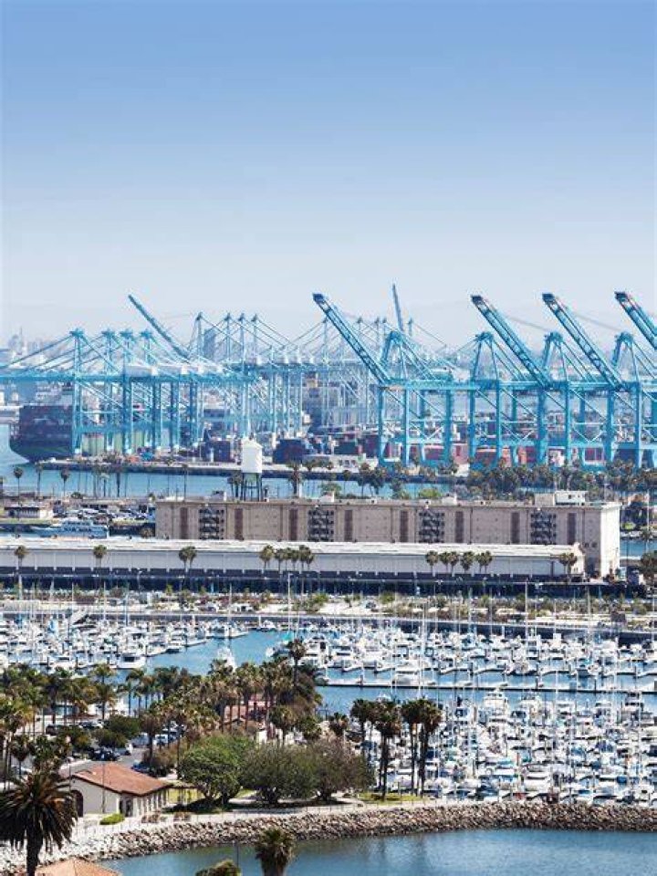 How many cranes are in Long Beach Port?