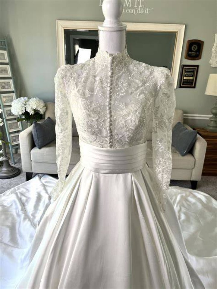 How much did Paris Hilton's wedding dress cost?