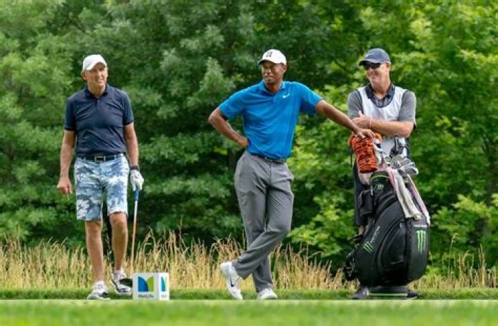 How much does Tiger Woods caddie make?