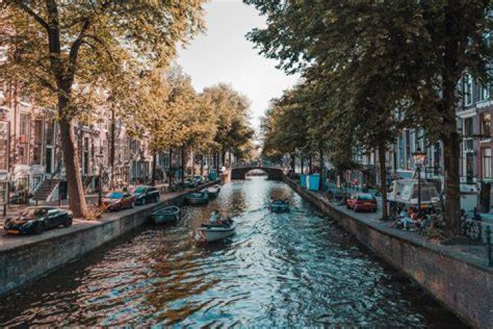 How much money should you take to Amsterdam for 3 days?