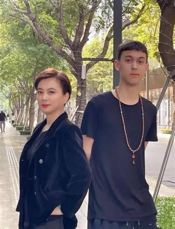 Is 190cm tall?