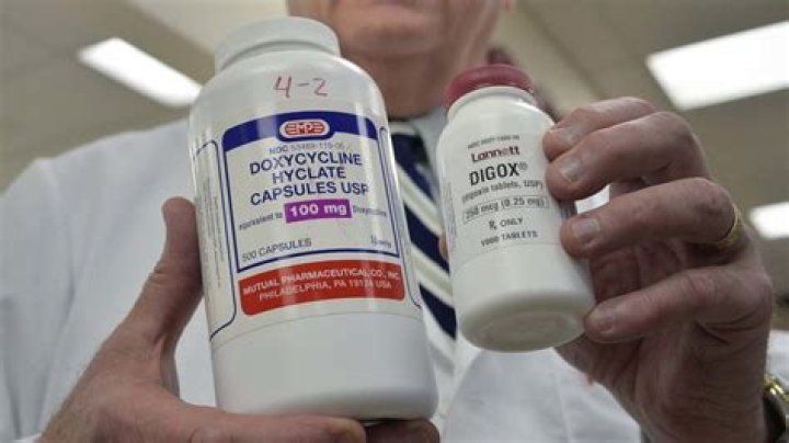 Is doxycycline hard on the kidneys?