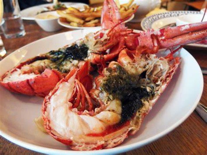Is it safe to eat lobster tomalley?