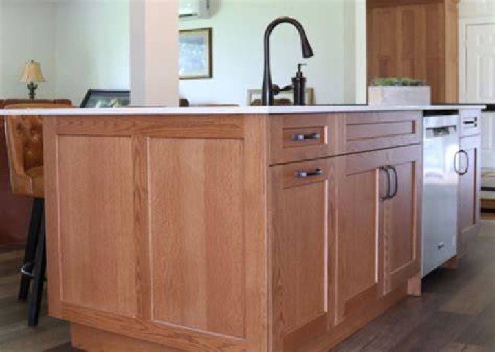 Is oak cabinets coming back in style?