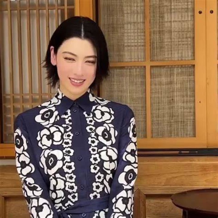 Is Thoma related to Ayaka?