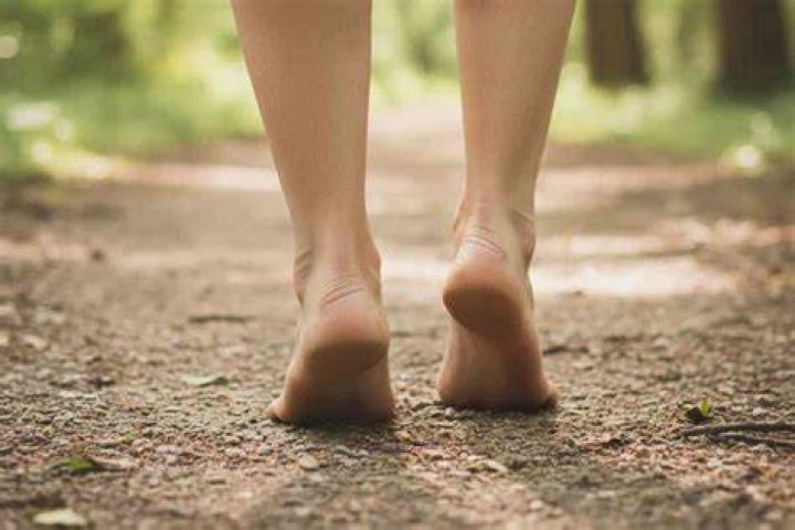 Is walking barefoot good for flat feet?