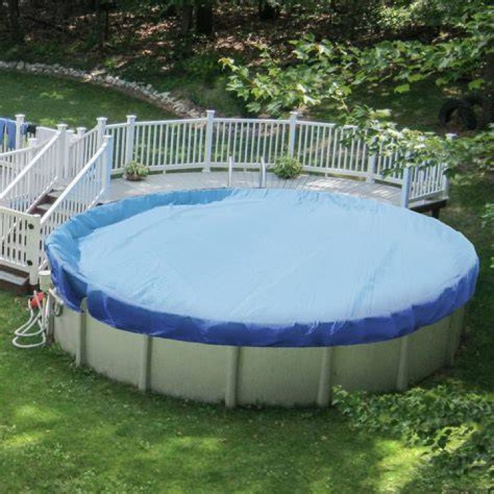 Should I leave my pool cover on during the day?