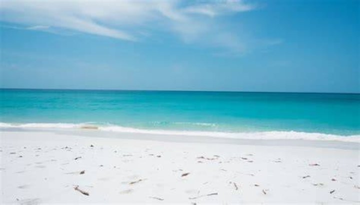 What beach in the United States has the clearest water?