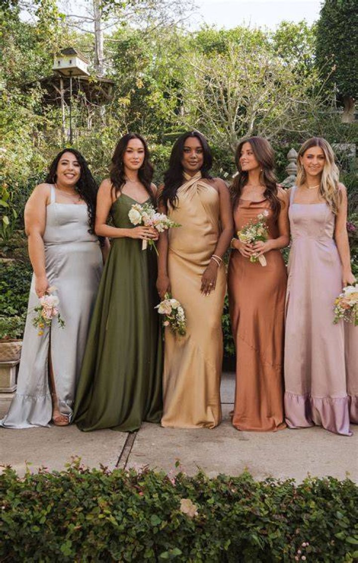 What bridesmaids should not do?