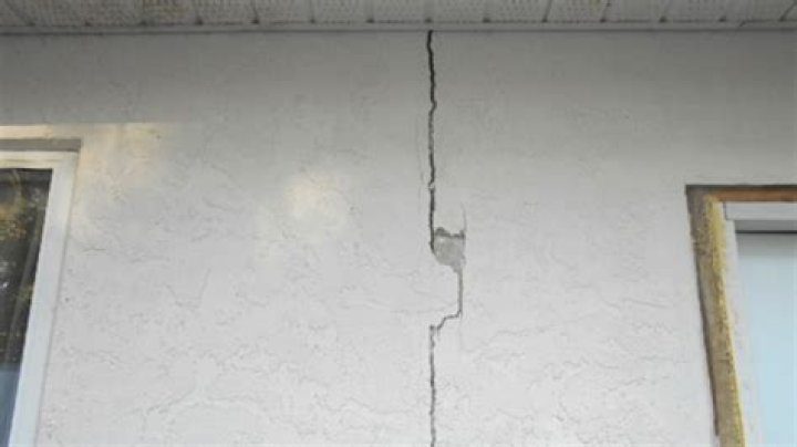 What causes stucco to delaminate?