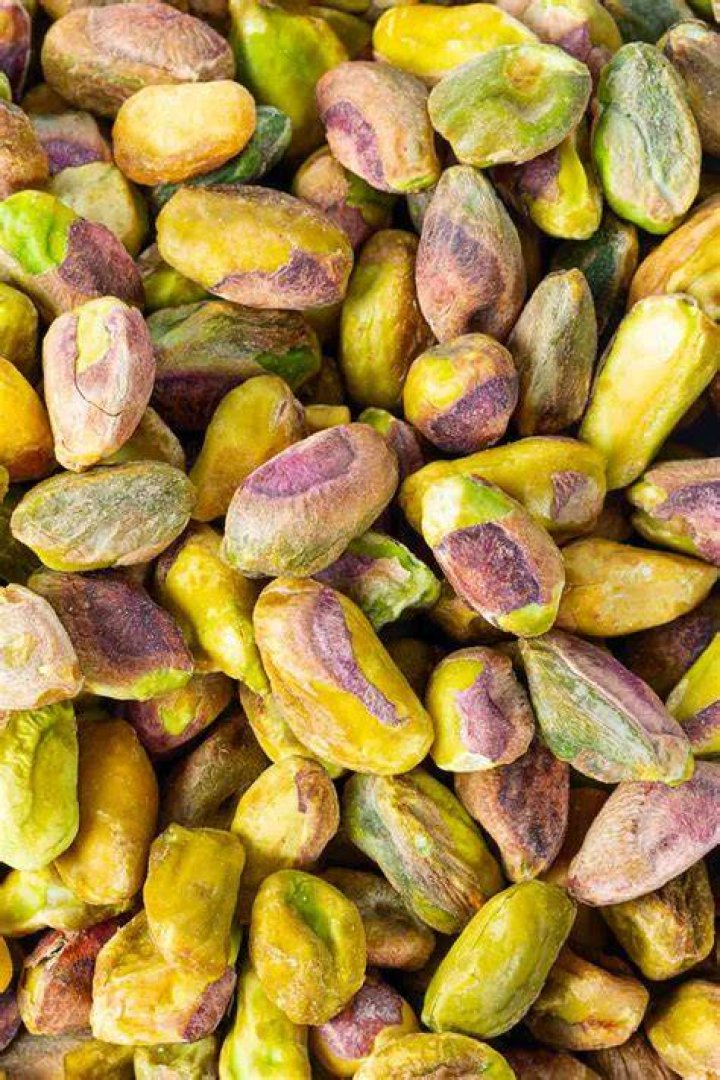 What happens if a dog eats pistachios?