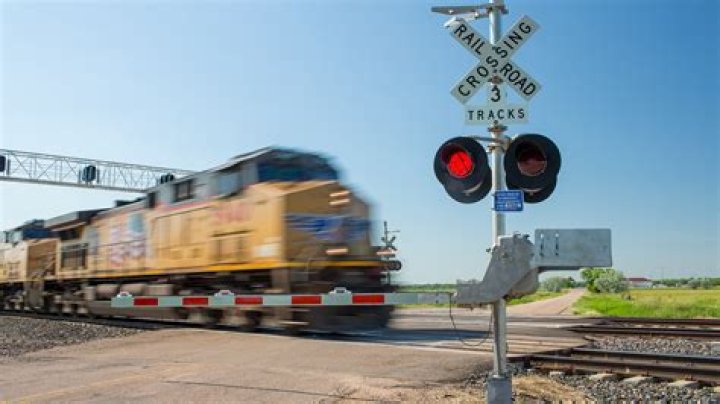 What happens if you inform the railroad about Bunker Hill?