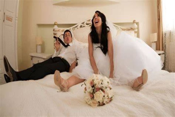 What should a girl do on her first wedding night?